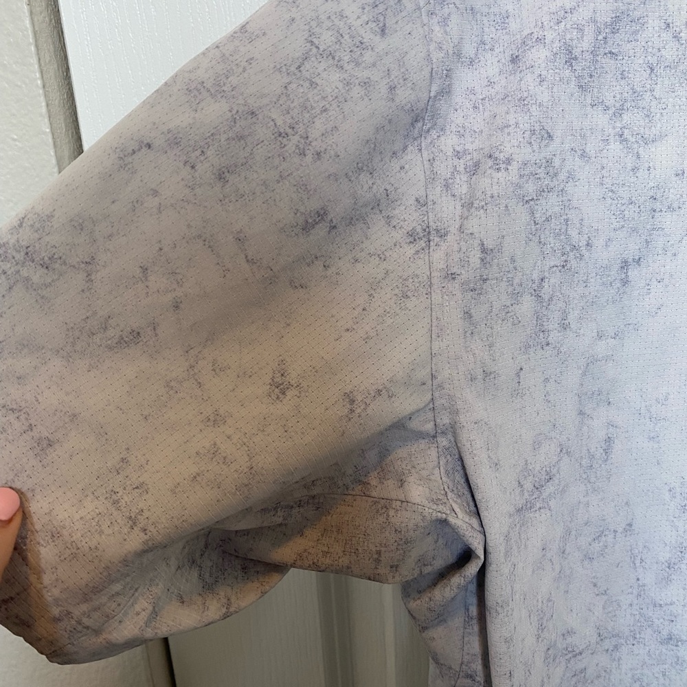lululemon athletica Light Gray Marble-Print Short Sleeve Button Shirt - Picture 4 of 4